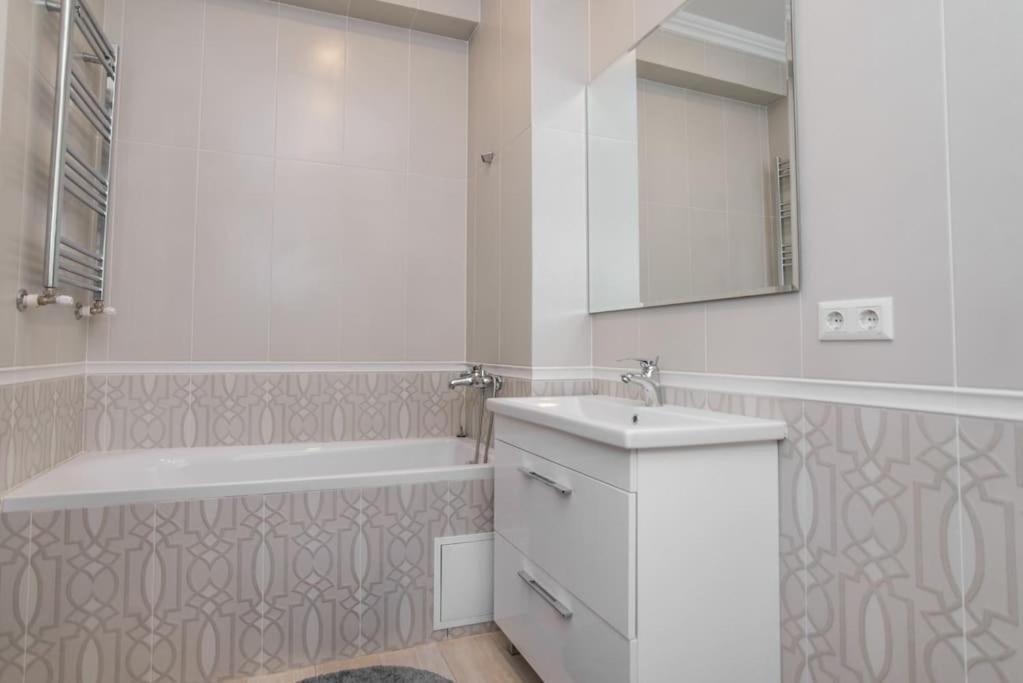 تشيسيناو Grand Excelent New Ultra Central Apartments المظهر الخارجي الصورة