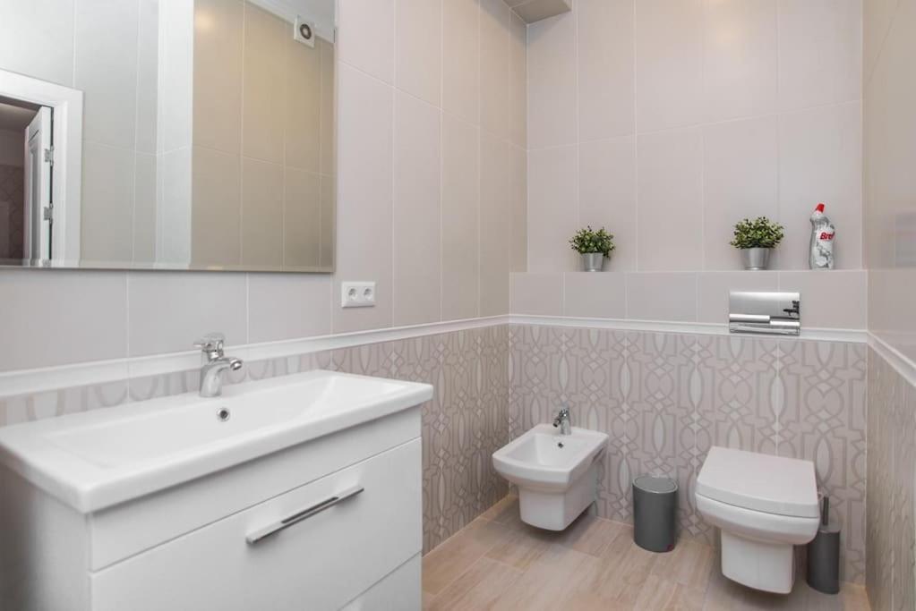تشيسيناو Grand Excelent New Ultra Central Apartments المظهر الخارجي الصورة